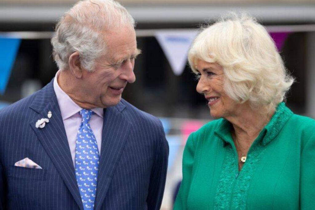Miles de londinenses fueron descaradamente "engañados" por el rey Carlos III y Camilla Parker