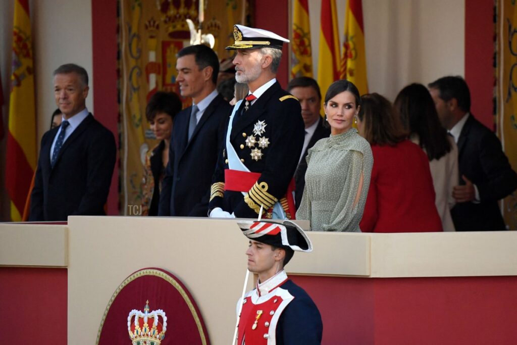 El Rey Felipe VI de España y la Reina Letizia responden oficialmente a ...
