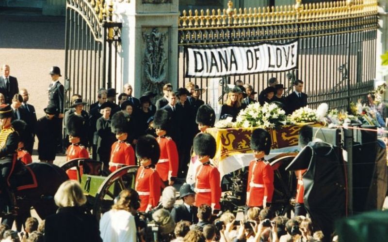 Salen a la luz nuevos detalles sobre el siniestro de la princesa Diana, el rey Carlos III queda devastado