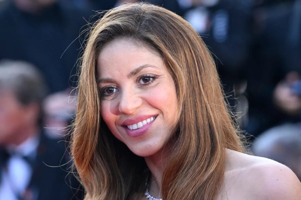 Shakira abandona oficialmente España junto a sus dos hijos