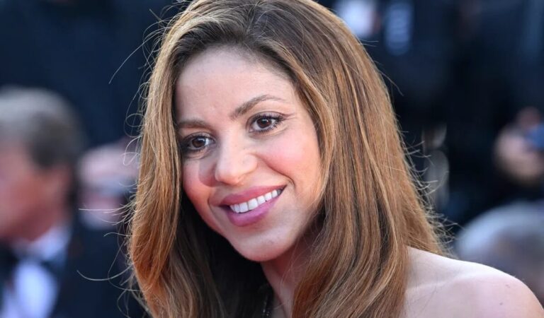 Shakira abandona oficialmente España junto a sus dos hijos