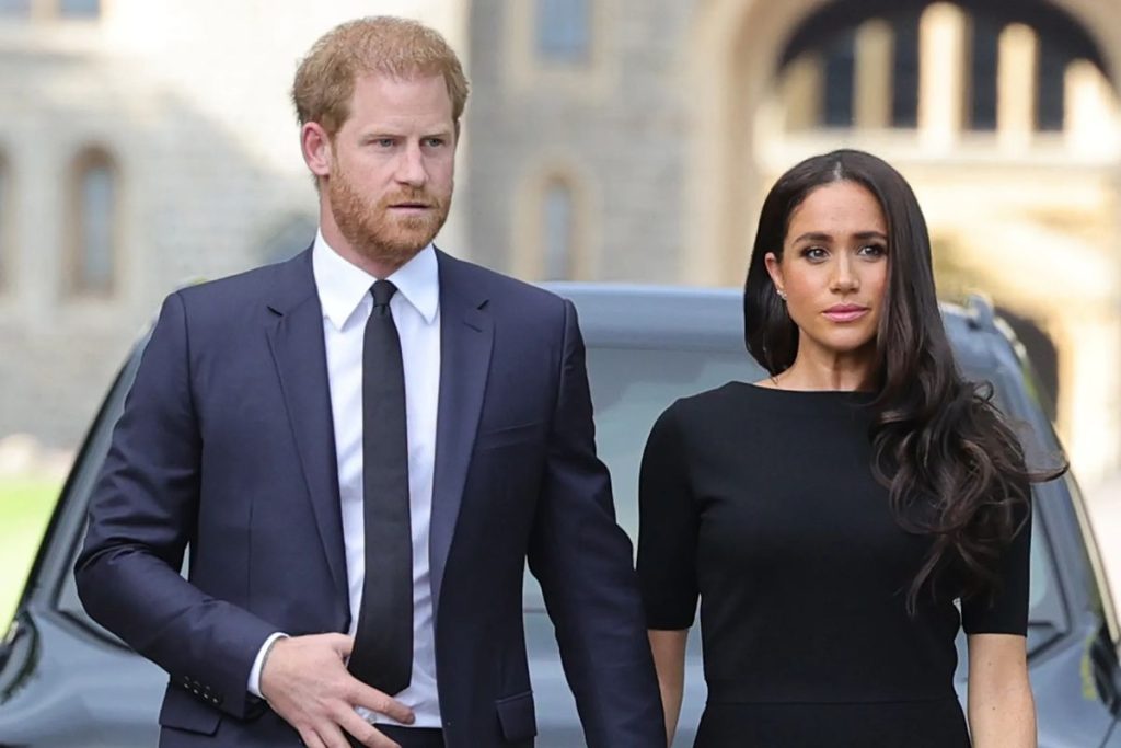 Acusan a Meghan Markle de manipular al príncipe Harry para que viva en Estados Unidos lejos de la realeza