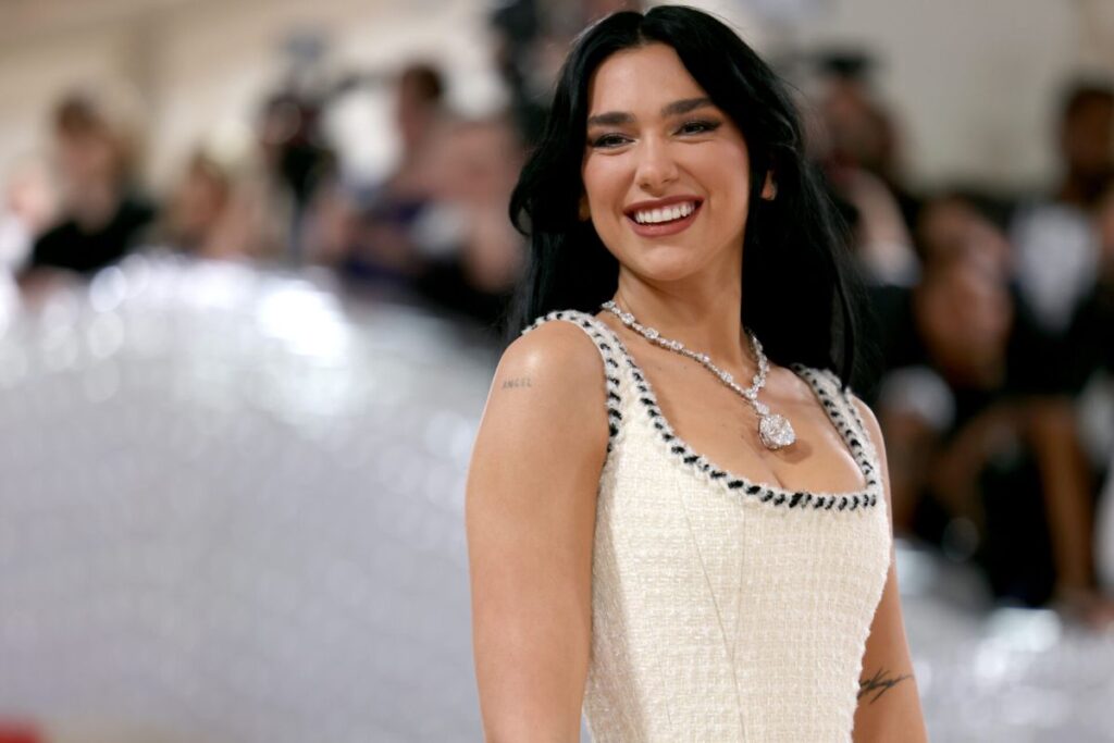 Dua Lipa habría confirmado su relación con Romain Gavras en un prestigioso evento