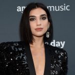 Dua Lipa se convierte en la protagonista de Cannes en desfile junto a Donatella Versace