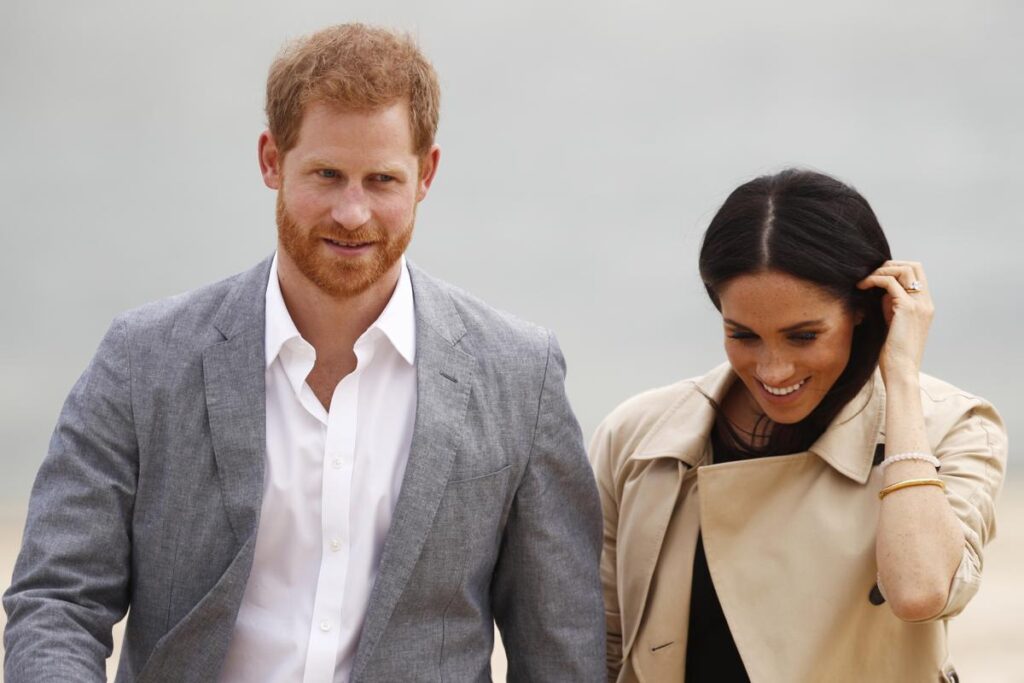 El Príncipe Harry y Meghan Markle denuncian persecución terrestre "casi catastrófica" por culpa de los paparazzis