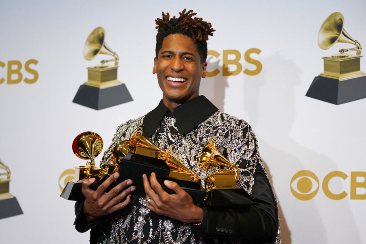 El aclamado Jon Batiste revela que Kim Taehyung de BTS es su inspiración