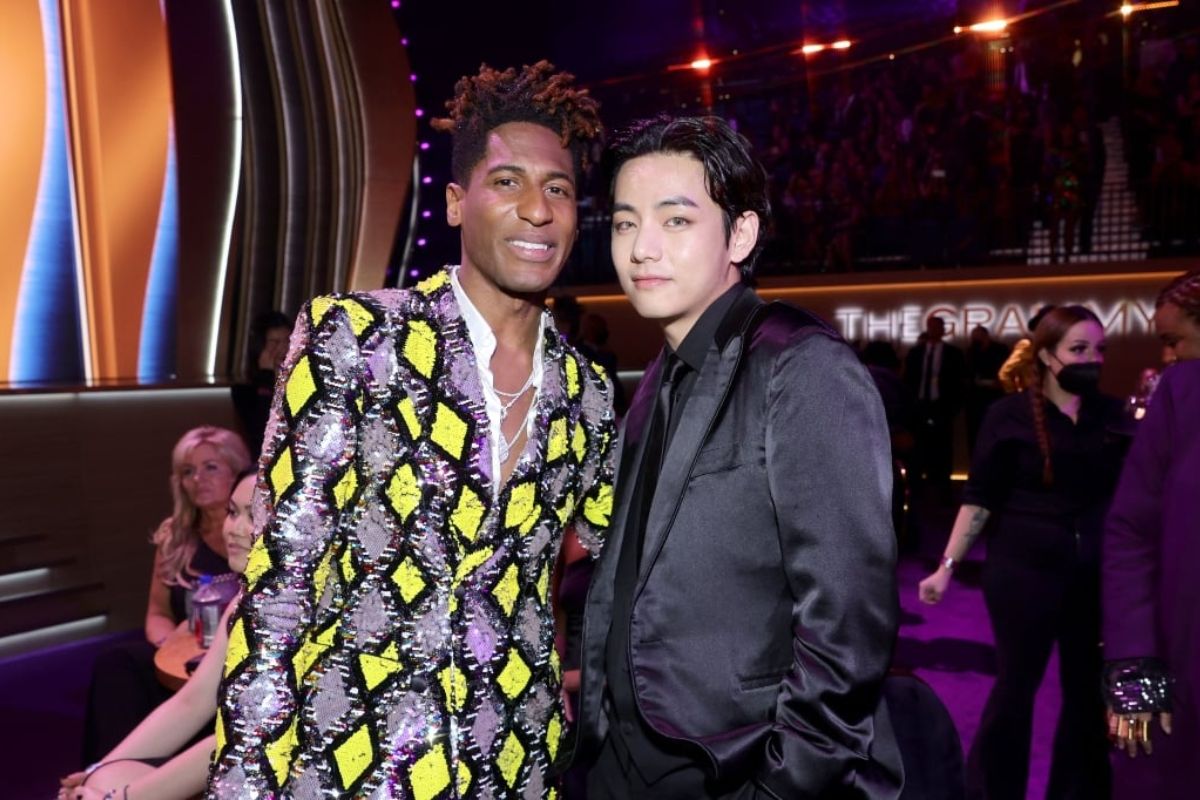 El aclamado Jon Batiste revela que Kim Taehyung de BTS es su inspiración
