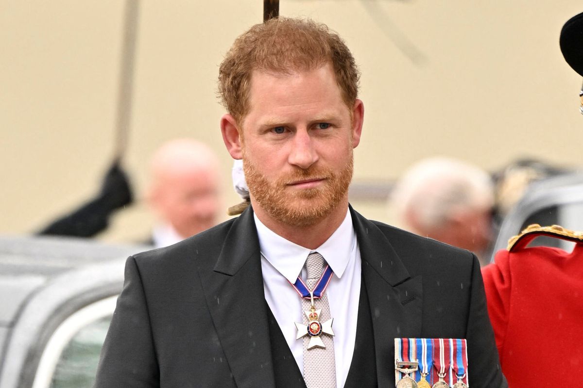 El regreso del príncipe Harry al Reino Unido se complica debido a la falta de seguridad y apoyo de la policía