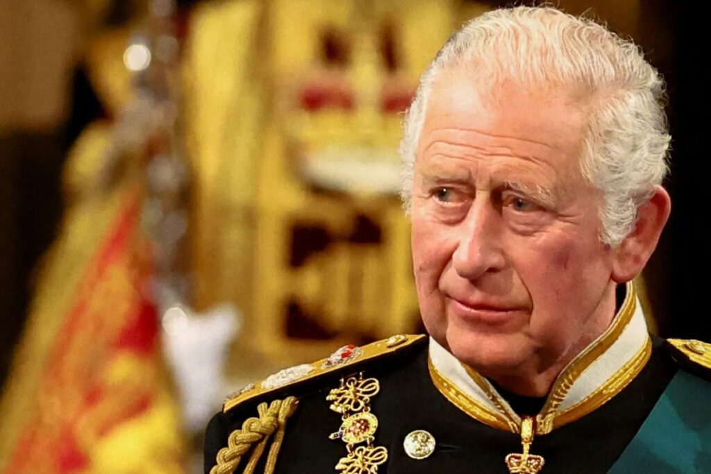 El rey Carlos III posa para las fotografías oficiales de la coronación con los nuevos herederos