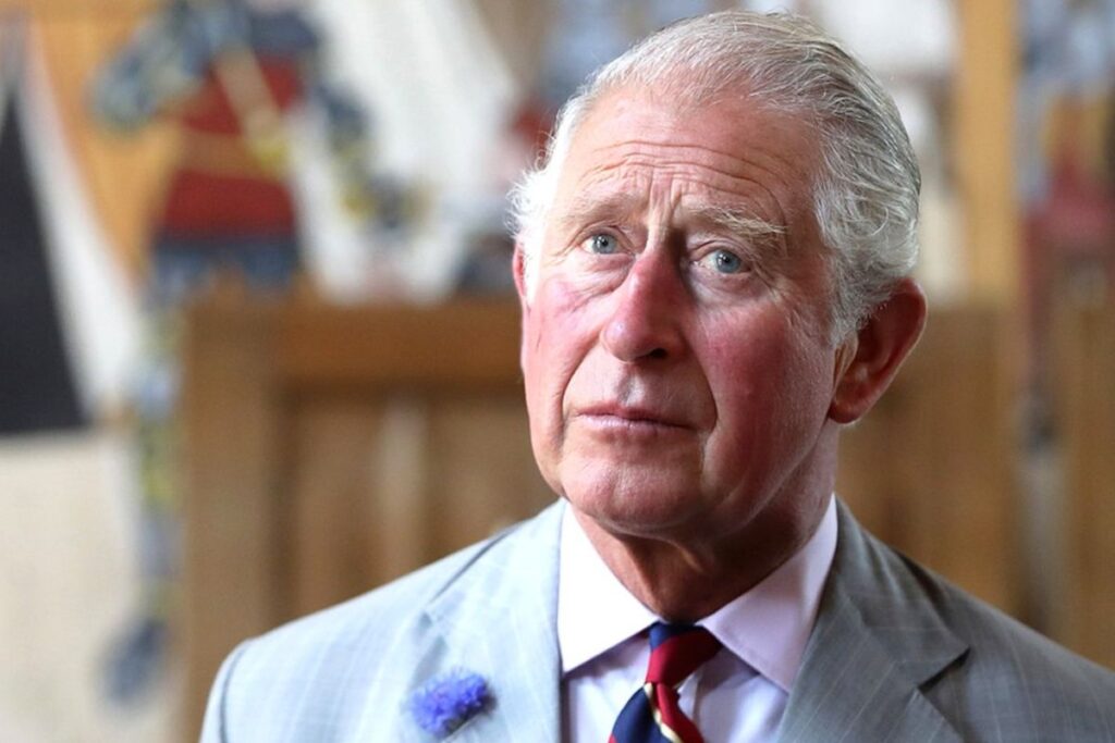 El rey Carlos III tendría un complejo con su cuerpo y lo estaría ocultando a toda costa