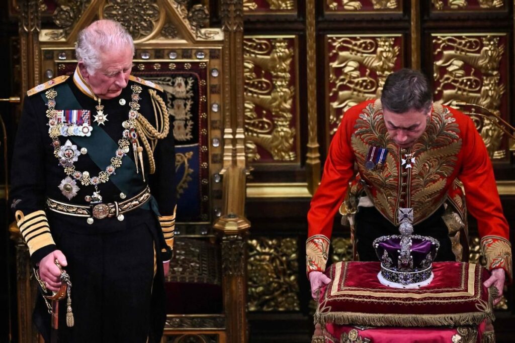 El rey Carlos III usará dos coronas el día de la ceremonia de su coronación