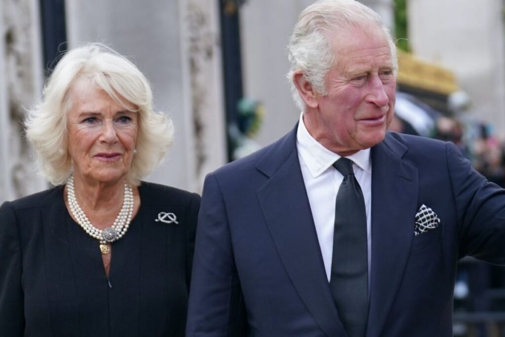 El rey Carlos III y la reina Camilla Parker han tenido una aparición en vivo en la televisión estadounidense