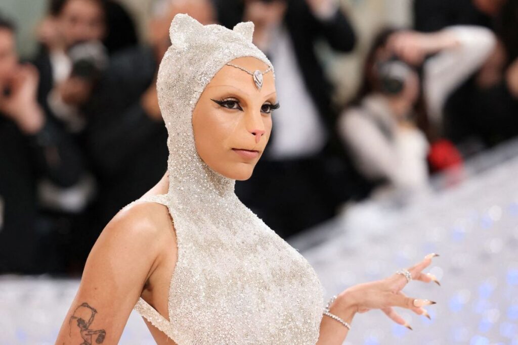 Esta fue la entrevista de Doja Cat que provocó vergüenza ajena en la Met Gala 2023