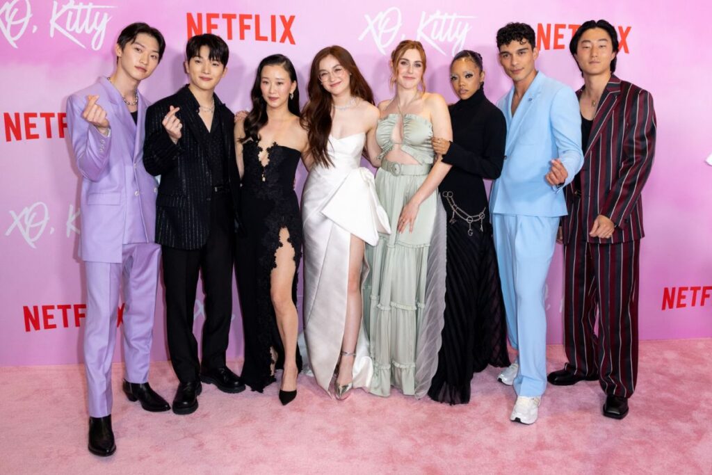 Estos dos actores de la nueva serie Netflix "XO, Kitty", son hermanos en la vida real