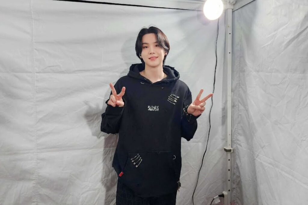 Fans de BTS logran captar los abdominales de Suga durante su concierto en Estados Unidos