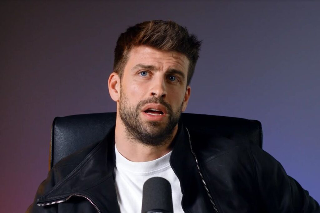 Gerard Piqué es fuertemente señalado de pasar más tiempo con su móvil que con sus hijos