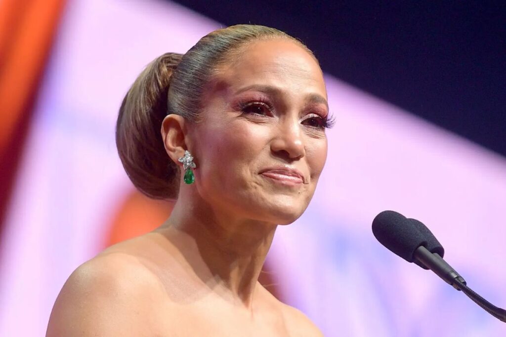 Jennifer Lopez ya no querría ser famosa y se siente culpable por el acoso que viven sus hijos