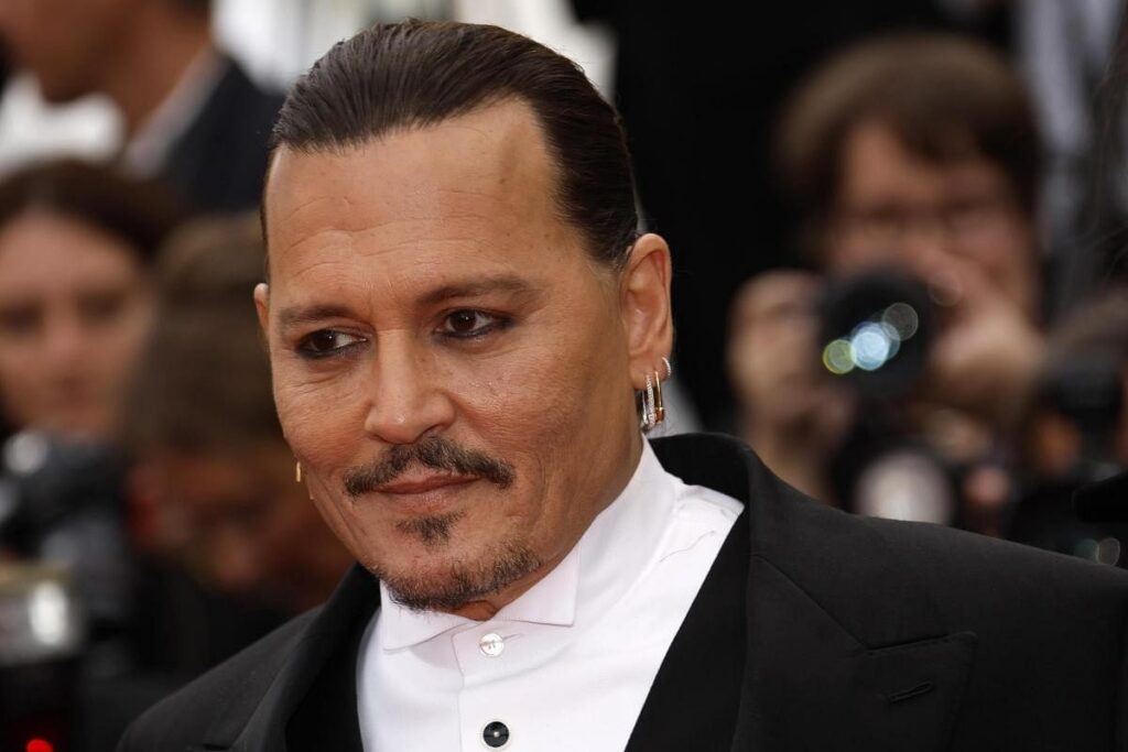 Johnny Depp casi rompe en llanto tras recibir una ovasion de siete minutos en el Festival de cine de Cannes