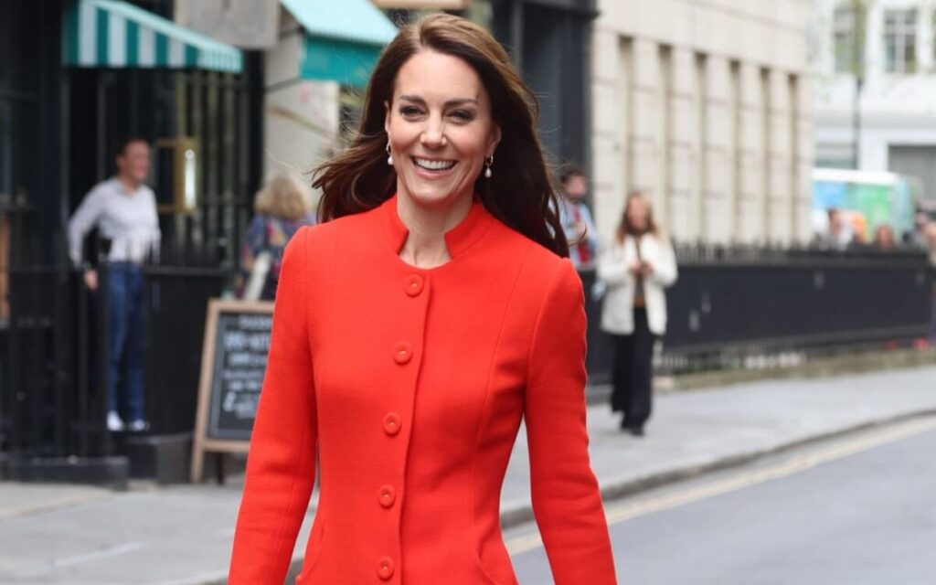 Kate Middleton reaparece en Londres con un impresionante look que se ha robado todas las miradas