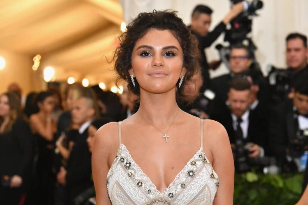 Las impactantes fotos creadas por IA de Selena Gomez en la Met Gala causan pánico en redes sociales