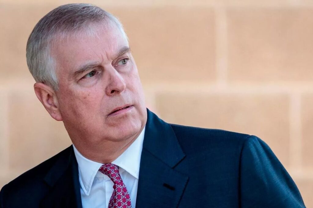 Le aconsejan al príncipe Andrés que abandone la Royal Lodge porque 'parece un niño' según reportes