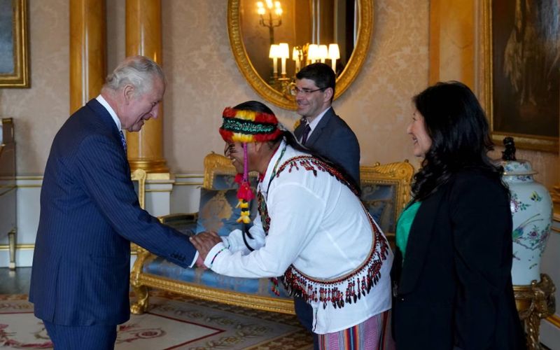 Líder indígena pone a prueba las ideas ecologistas del rey Carlos III con lo que podría ser un gran reto