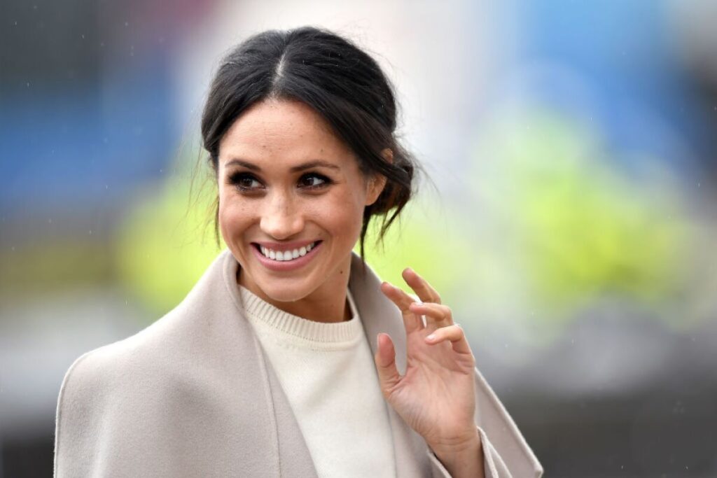 Los detalles del lujoso outfit dorado que usó Meghan Markle durante los Women of Vision Awards en Estados Unidos