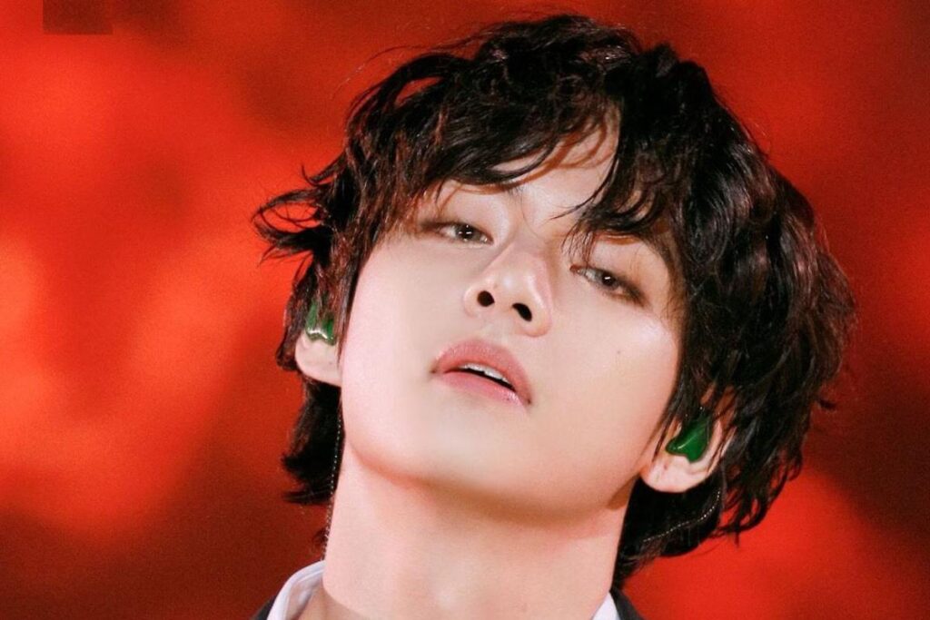 Taehyung de BTS aparece con un golpe en el rostro y preocupa a sus fans