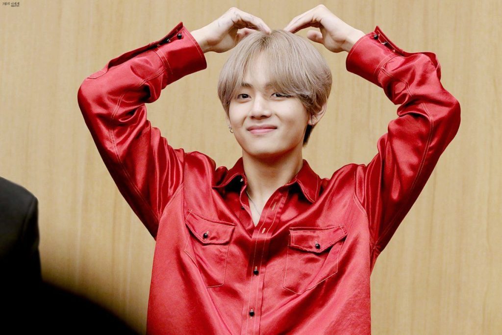 Taehyung de BTS estaría siendo rechazado por algunos de sus fans tras rumores de citas con Jennie de BLACKPINK