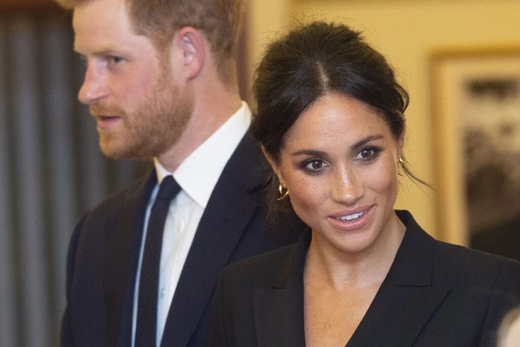 Un familiar cercano a Meghan Markle predice que ella y el príncipe Harry están a poco de separarse