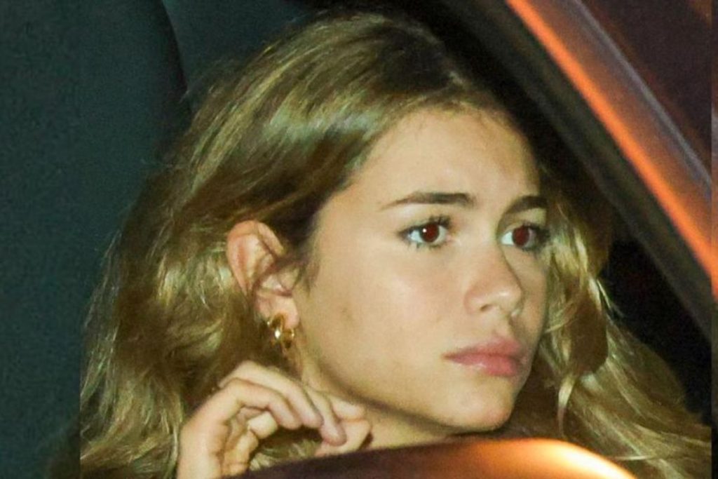 Clara Chía lució prendas de alta gama y sin duda marcó tendencia en el concierto de Coldplay