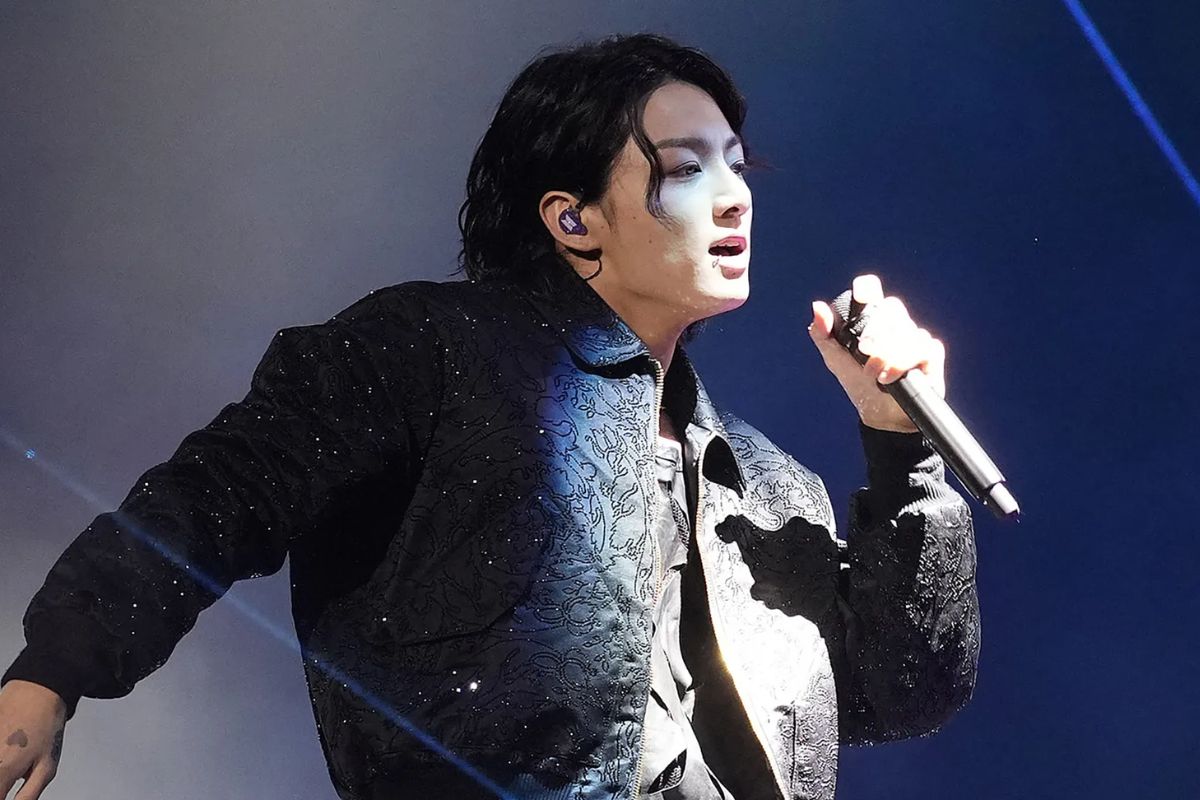 Jungkook de BTS promociona su debut como solista mostrando las nalgas