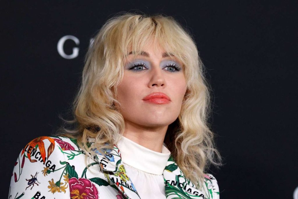 Miley Cyrus anuncia que se retira oficialmente de los escenarios