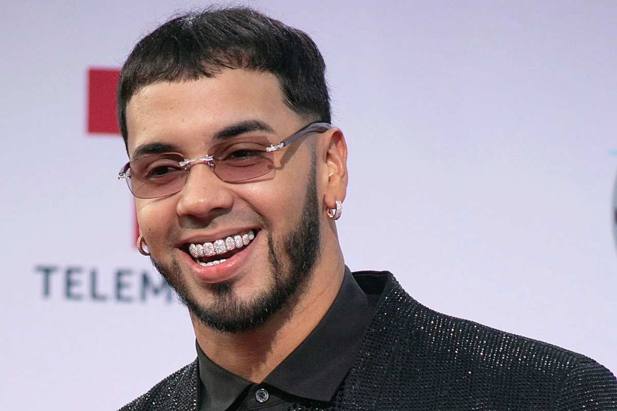 Anuel AA criticado por estar con su ex y su nueva pareja al mismo tiempo