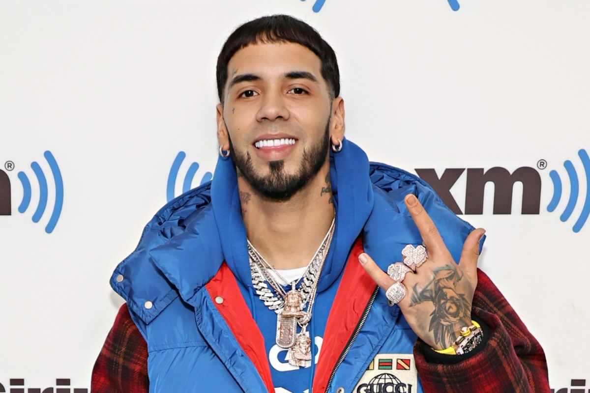 Anuel AA criticado por estar con su ex y su nueva pareja al mismo tiempo