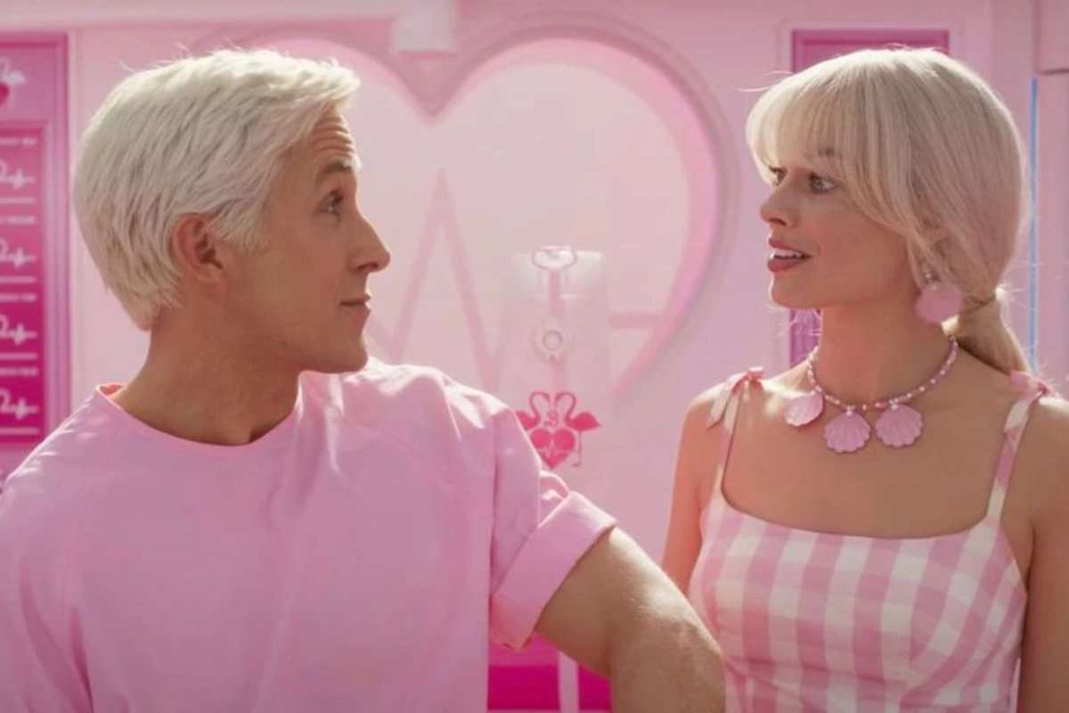 "Barbie" vs "Oppenheimer" ¿Cuál película está liderando en cines?