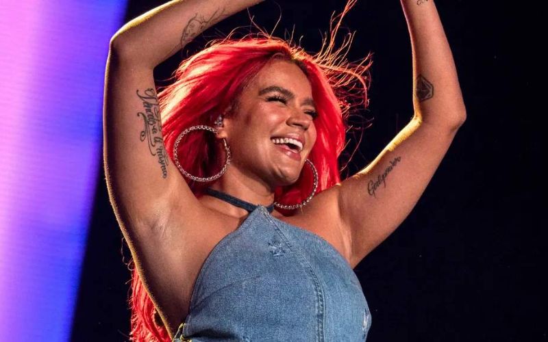 Conozca la enfermedad que sufre Karol G que la hace cambiar físicamente