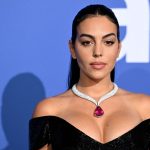 Georgina Rodríguez al mejor estilo de Barbie con uno de los bolsos más costosos de este verano