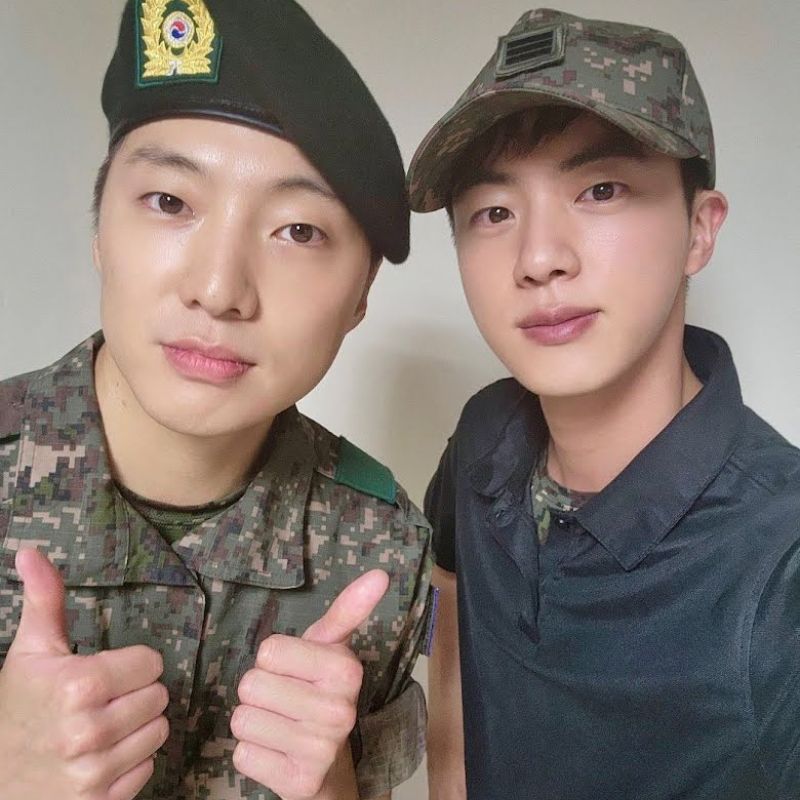 Jin de BTS calla a los haters al subir foto con otro idol KPOP en el ejercito