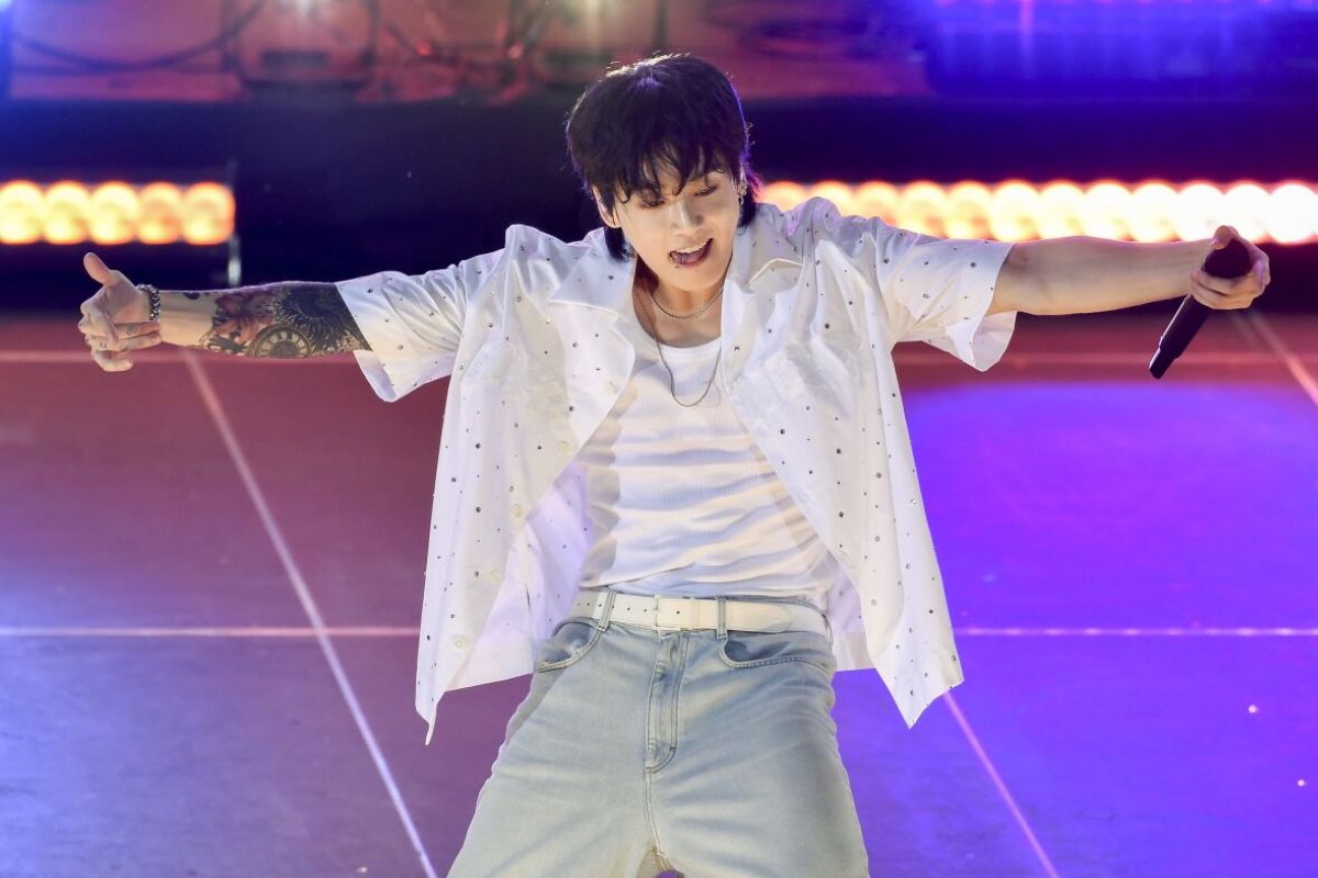 Jungkook de BTS enloquece a sus ARMYs con sensuales movimientos de baile para "Seven"