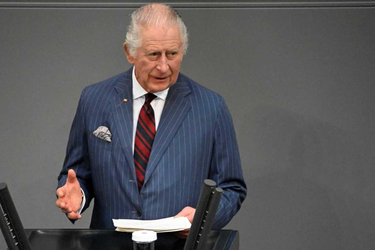 Las estrategias del rey Carlos III para mantener a flote la corona británica