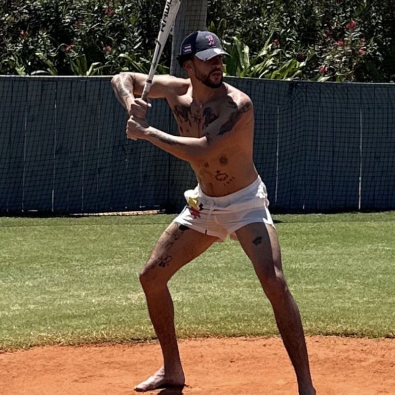 Bad Bunny recibe críticas por no depilarse su parte íntima