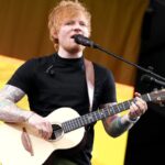 Ed Sheeran es tendencia al trabajar en una tienda de Lego en Minessota