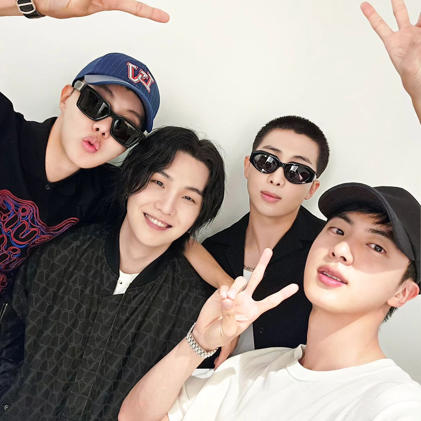 Jin, J-Hope y RM tuvieron conmovedora reunión con Suga tras su último concierto