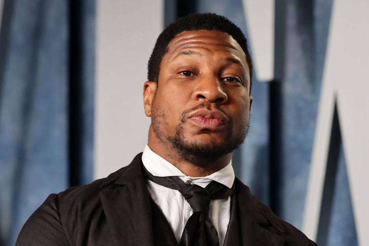 Jonathan Majors acusado de violencia domestica, peligra su carrera en MARVEL