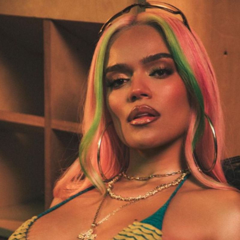 Karol G enciende las redes con sensual video para su próximo lanzamiento