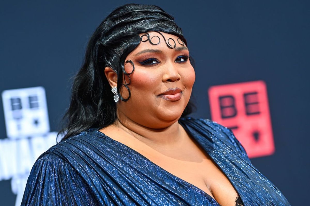 La cantante Lizzo rompe silencio tras demandas de sus bailarinas por abuso