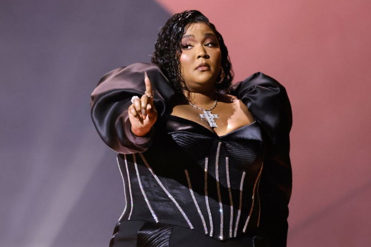 La cantante Lizzo rompe silencio tras demandas de sus bailarinas por abuso