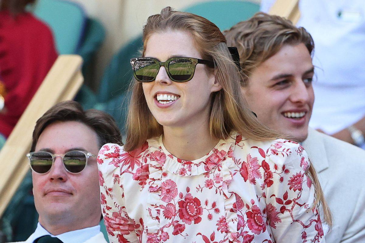 La princesa Beatriz obligada a servir té a unos ejecutivos en Nueva York, Estados Unidos