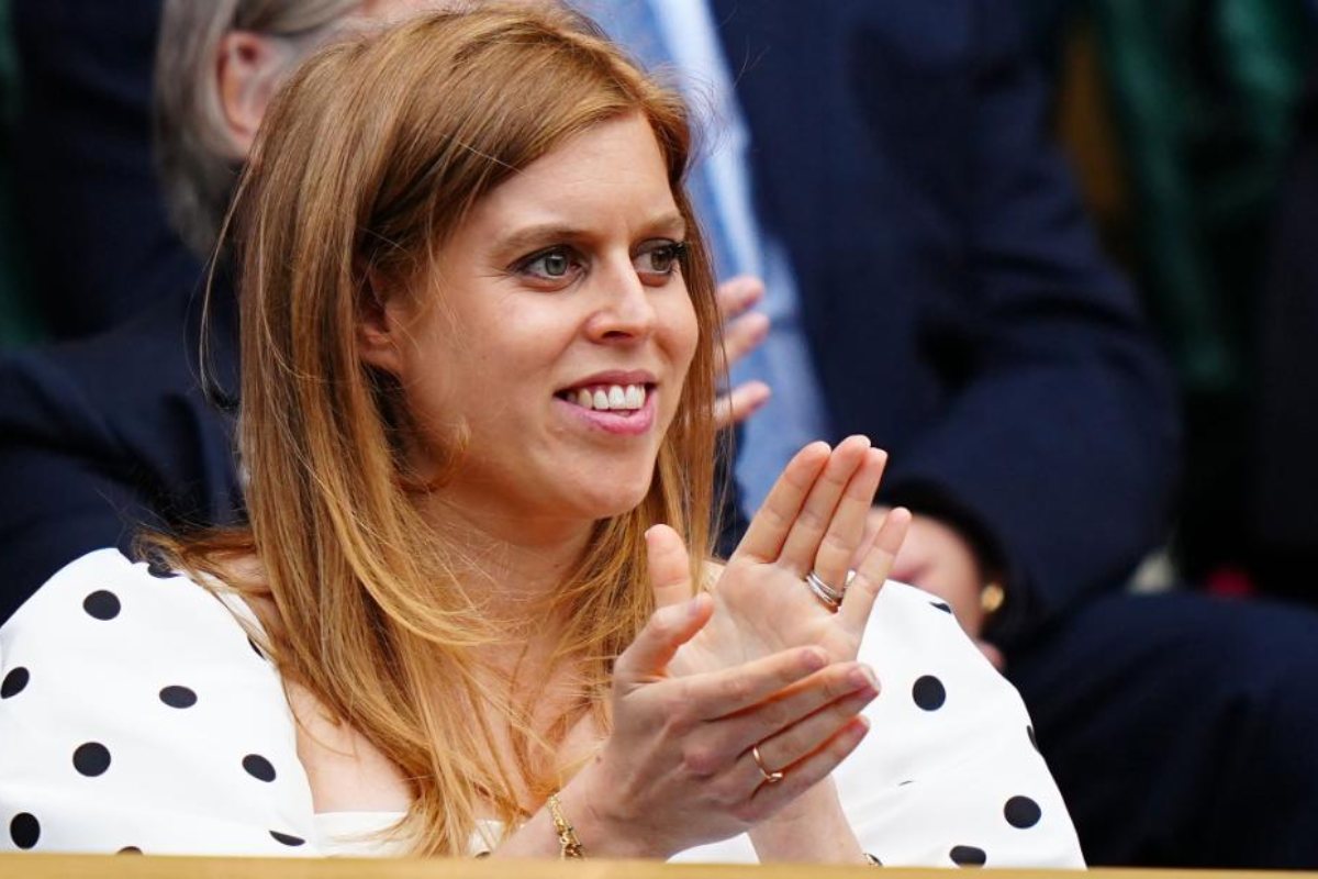 La princesa Beatriz obligada a servir té a unos ejecutivos en Nueva York, Estados Unidos